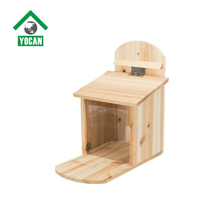 Pine Wood Squirrel Feeder
